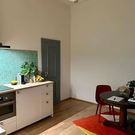 Green Balcony & King Size Bed Praga Zewnętrze zdjęcie