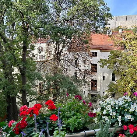 Green Balcony & King Size Bed Praga Zewnętrze zdjęcie