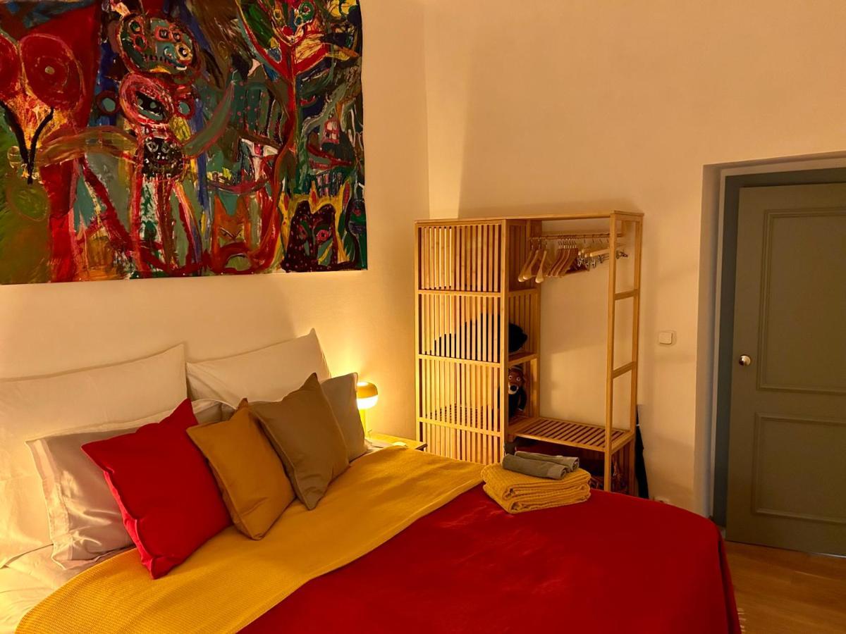 Balcony & King Size Bed Apartment *