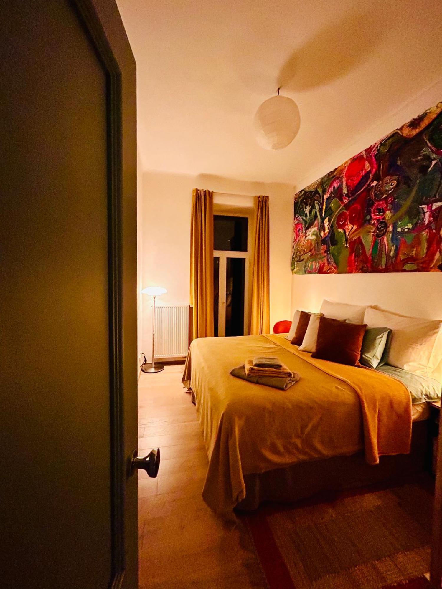 Apartment Balcony & King Size Bed *